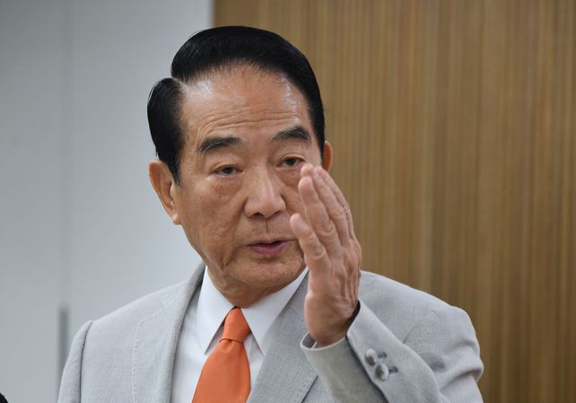 親民黨總統參選人宋楚瑜26日接受媒體聯訪。(圖：中央社)