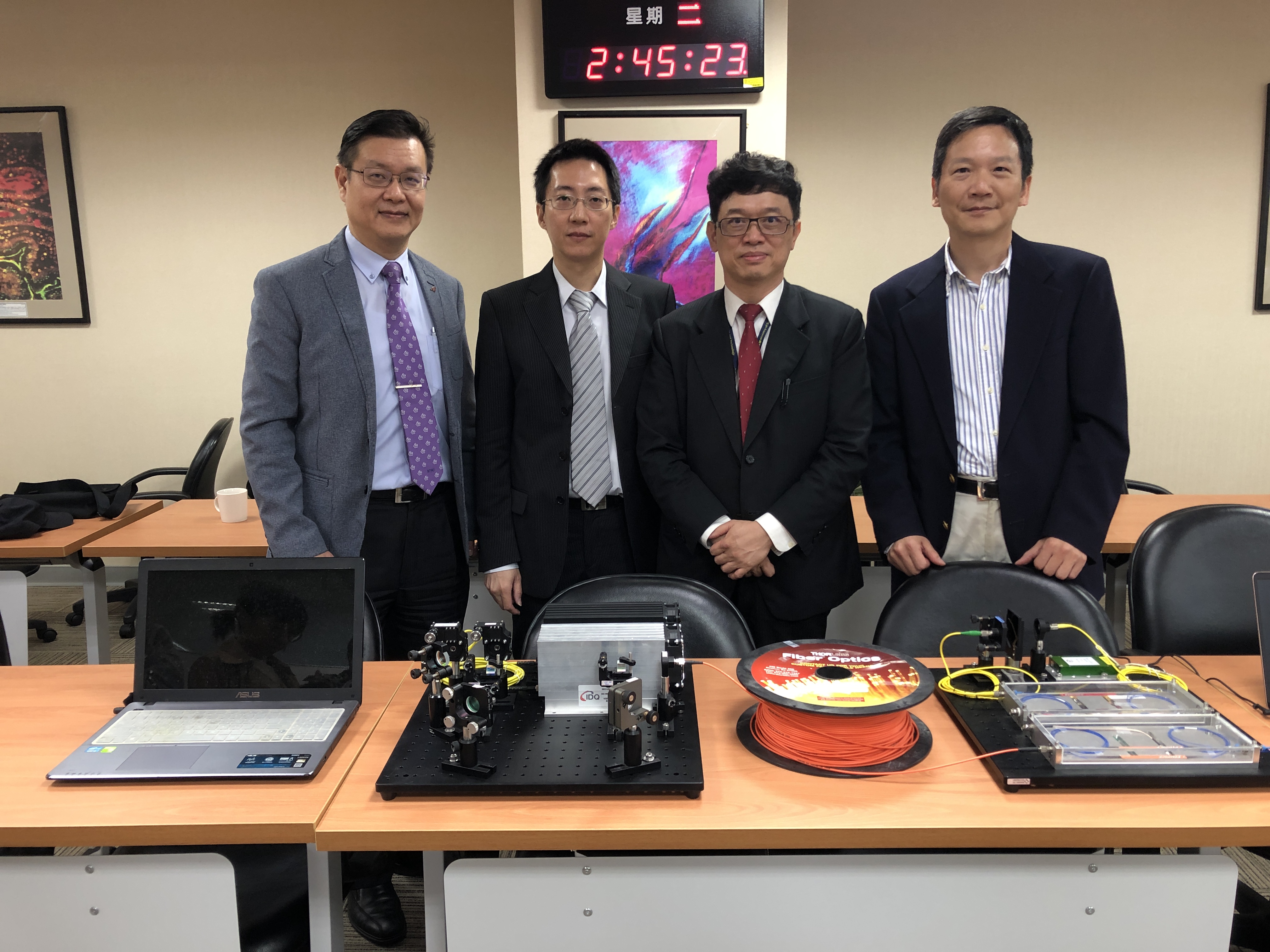 清大教授成功完成台灣第一次戶外的量子加密通訊測試。（楊文君攝）