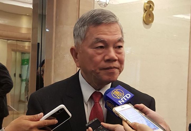 經濟部長沈榮津25日鬆口，為刺激內需，經濟部正研擬發放折扣券，來鼓勵民眾在疫情期間透過電商消費。(資料照/謝佳興 攝)