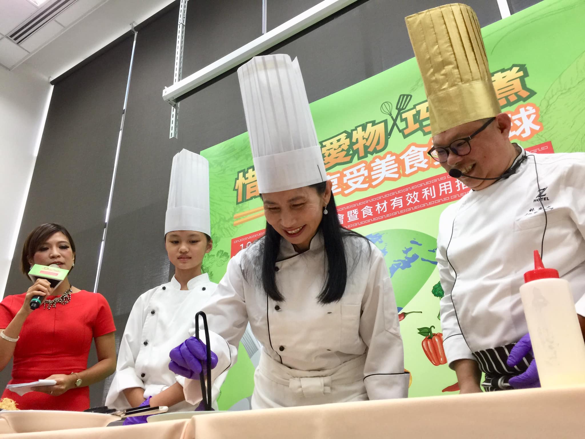 衛生福利部食品藥物管理署署長吳秀梅今天舉辦邊餘食材不浪費宣導記者會。（蕭照平 攝）