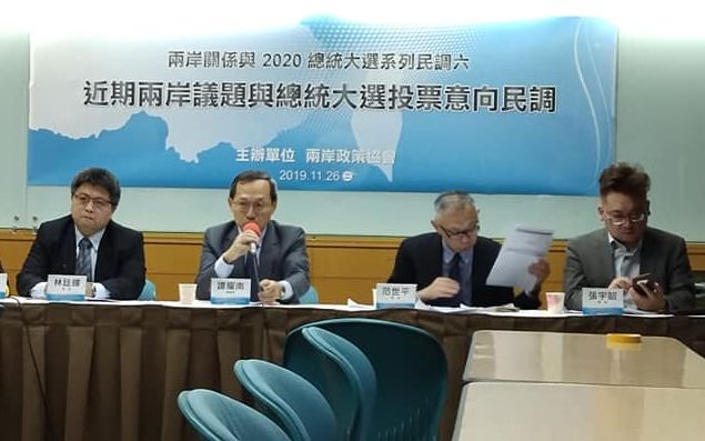 兩岸政策協會26日公布民調，在2020總統大選支持度方面，「英德配」獲得50%的支持度、「國政配」是28.3%、「宋余配」有7.8%。(王韋婷攝)