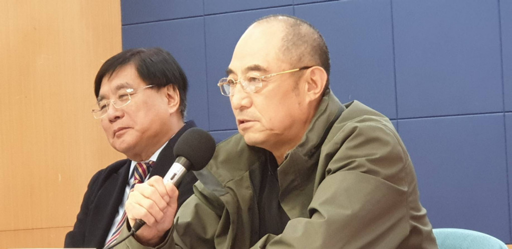 中國異議作家袁紅冰今（26）日在「聲援香港人權　反對中共霸權 」論壇中，呼籲台灣與全球各界為勝選後的香港持續發聲，實質支援香港人民。（圖：程正德 攝）