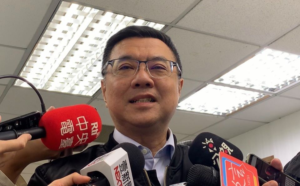 民進黨主席卓榮泰今天出席中常會前接受訪問，針對民進黨政黨支持度贏過對手，卓榮泰要求黨部不要對外張揚，應更謹慎小心（劉玉秋攝）