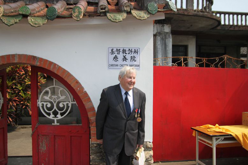 在台灣奉獻30年的「小兒麻痺之父」畢嘉士（Olav Bjorgaas）日前逝世，享耆壽93歲。他關懷痲瘋病人，幫助1萬餘名小兒麻痺患者揮別爬行命運，是病友口中溫暖人心的「畢爸爸」。（畢嘉士基金會提供）