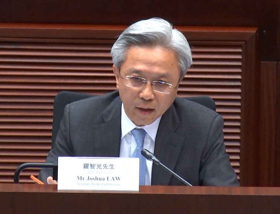 香港公務員事務局局長羅智光27日表示，港府已經著手研究，要求公務員宣誓擁護基本法和香港特區。(圖：香港電台)