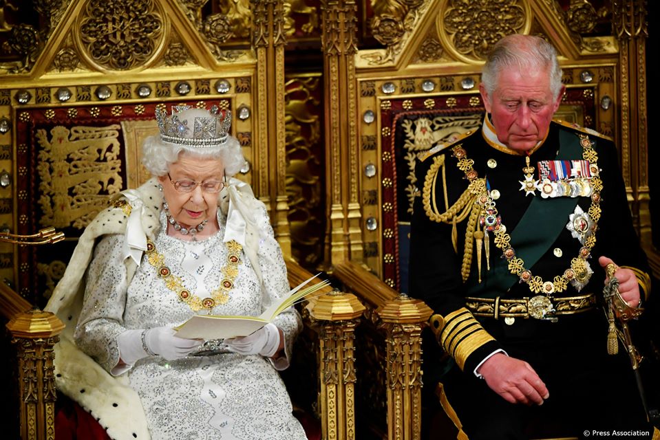 英國女王伊莉莎白二世與查爾斯王子。 (圖:英國王室)