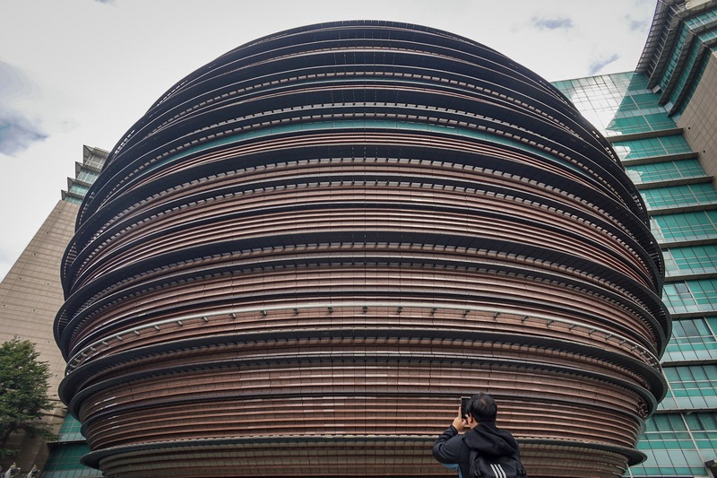 京華城改建中，但大選期間，前北市府核定改建計畫卻遭質疑給史上最高容積率，監察院發布調查報告，北市府遭糾正。(中央社資料照)