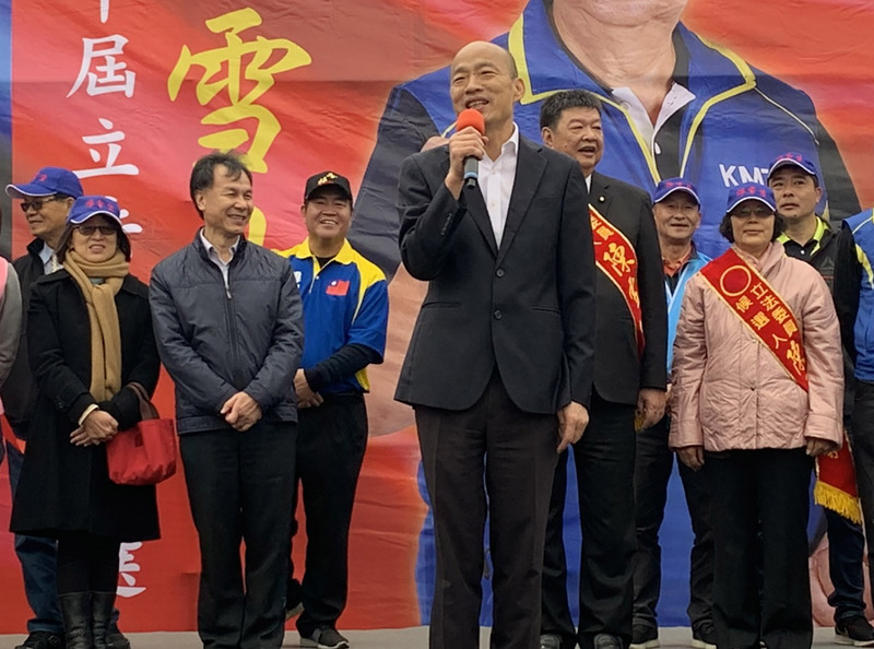 國民黨總統參選人韓國瑜在馬祖為立委參選人陳雪生（2排右2）站台助選。（圖：中央社）