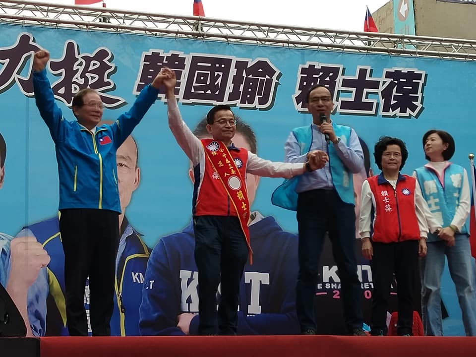 前新北市長朱立倫30日替黨籍立委參選人賴士葆站台輔選。(王韋婷攝)