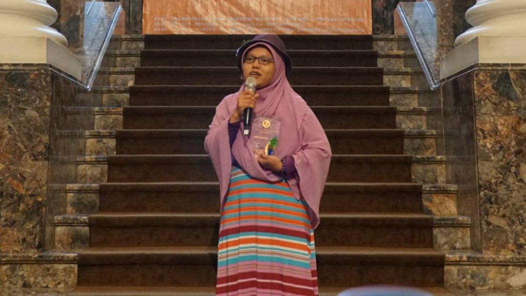 在香港工作10年的印尼籍移工尤麗(Yuli Riswati)疑因支持香港反送中運動而被扣押近1個月，今天(2日)被遣返印尼。(網路圖片)