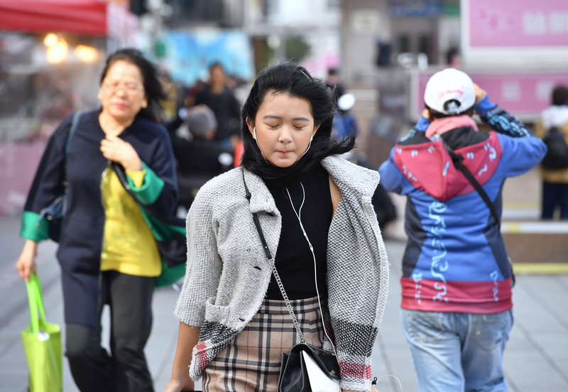 根據氣象局統計，台灣今年截至12月23日平均氣溫高達攝氏24.55度。(圖：中央社)