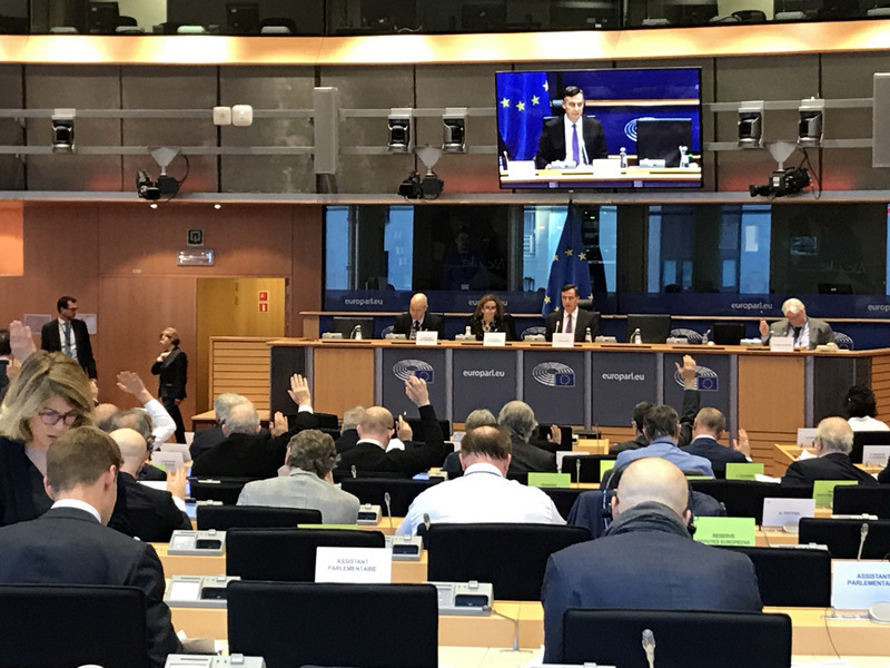 由於武漢肺炎構成的致命風險，歐洲議會議員們呼籲，應撤離希臘過度擁擠難民營中的尋求庇護者。(圖：中央社)