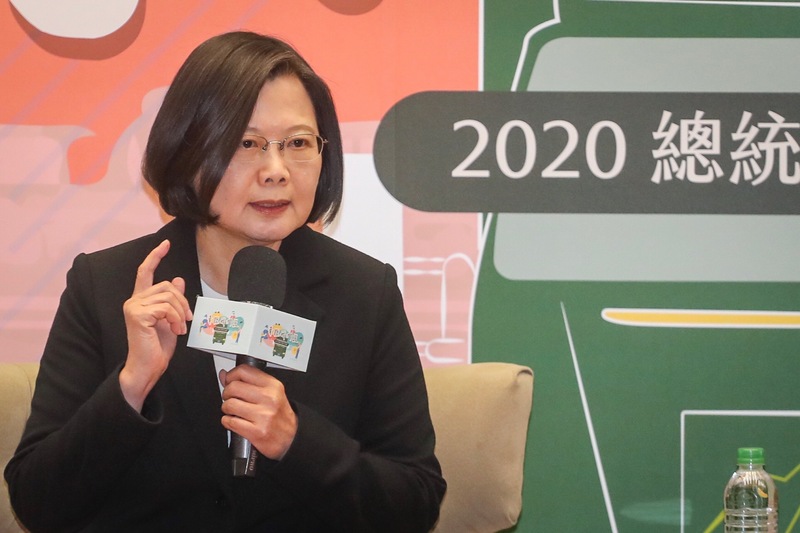 蔡英文總統4日晚間參加「青聽我們說-2020總統大選青年論壇」。(圖：中央社)
