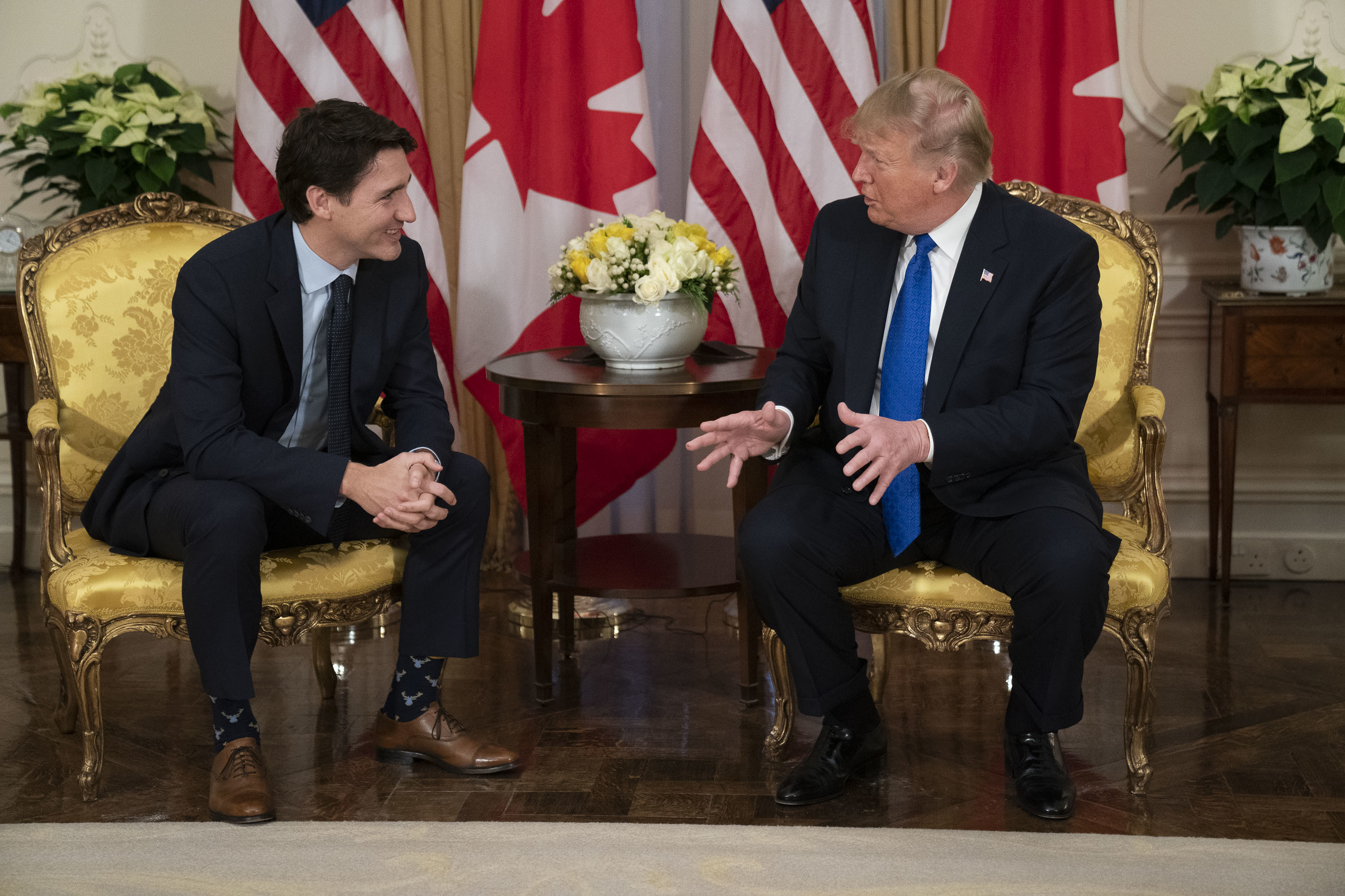 加拿大總理杜魯道(Justin Trudeau)和美國總統川普22日通話，討論俄烏戰爭與打擊芬太尼等議題。圖為美國總統川普2019年於北約峰會前和加拿大總理杜魯道(Justin Trudeau)會面。 (圖:白宮)
