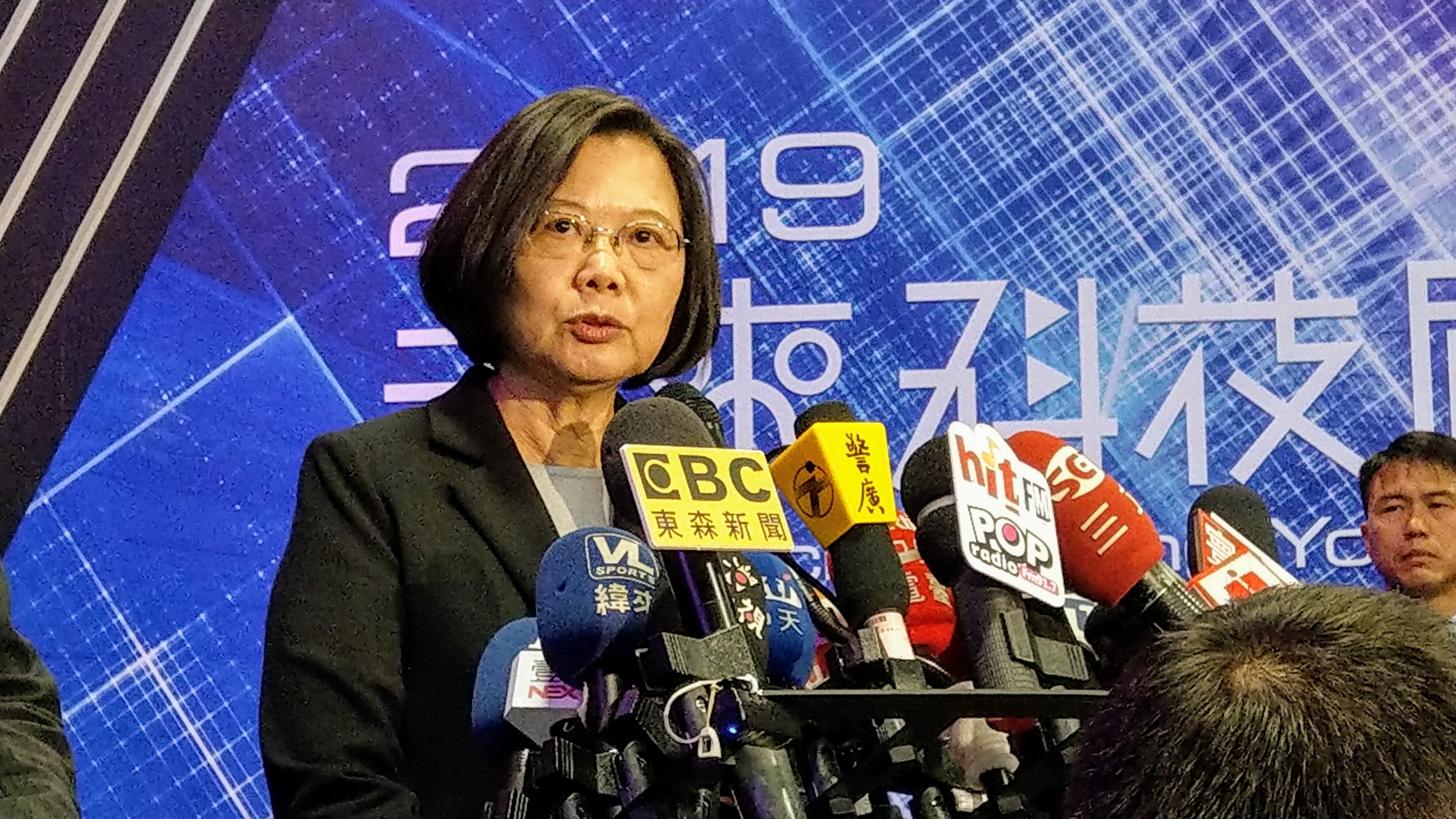 蔡英文總統表示自己網路聲量主要來源是臉書及支持者幫忙發聲，不是意見不同就是網軍。(歐陽夢萍 攝)