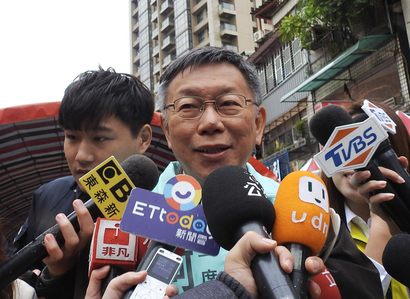 台北市長柯文哲（中）(資料照片/中央社)
