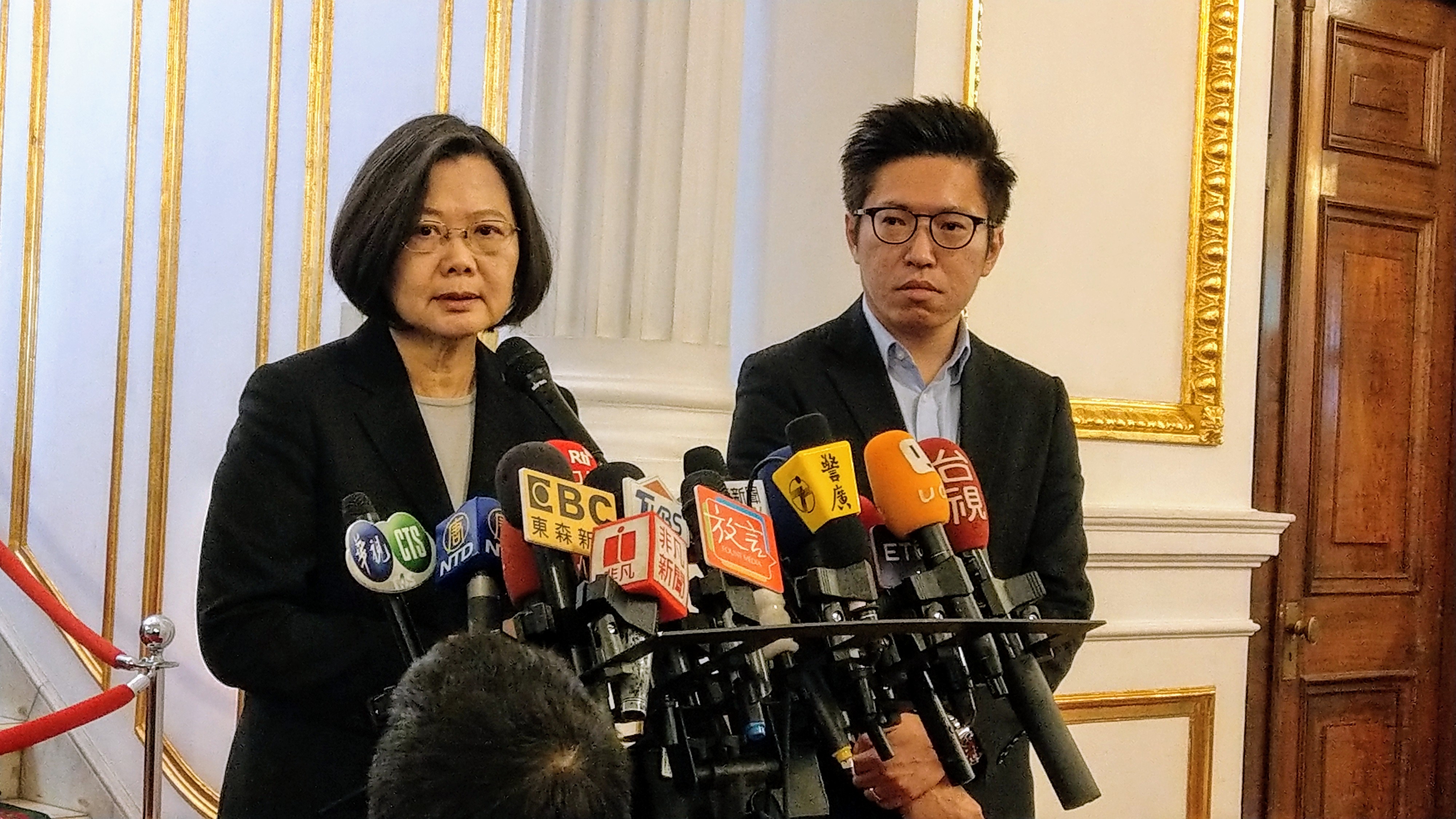 蔡英文總統10日受訪時表示，她不覺得有利用香港人進行選舉，而是香港正在發生的事讓台灣人民有所警覺。(歐陽夢萍 攝)