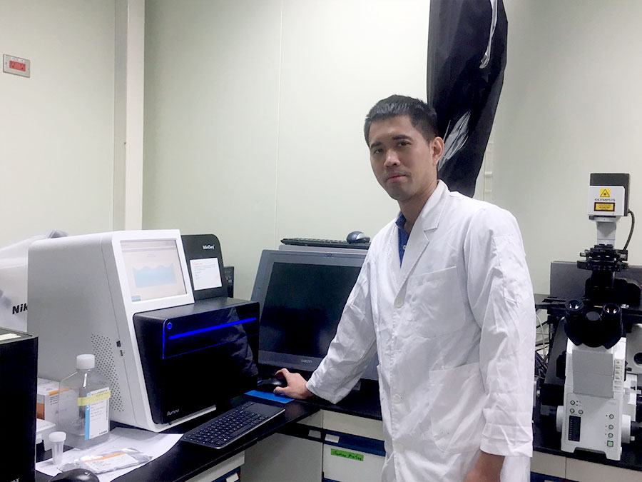 國內學術界唯一的醫學認證實驗室、台大藥物基因體實驗室亮相。（楊文君攝）