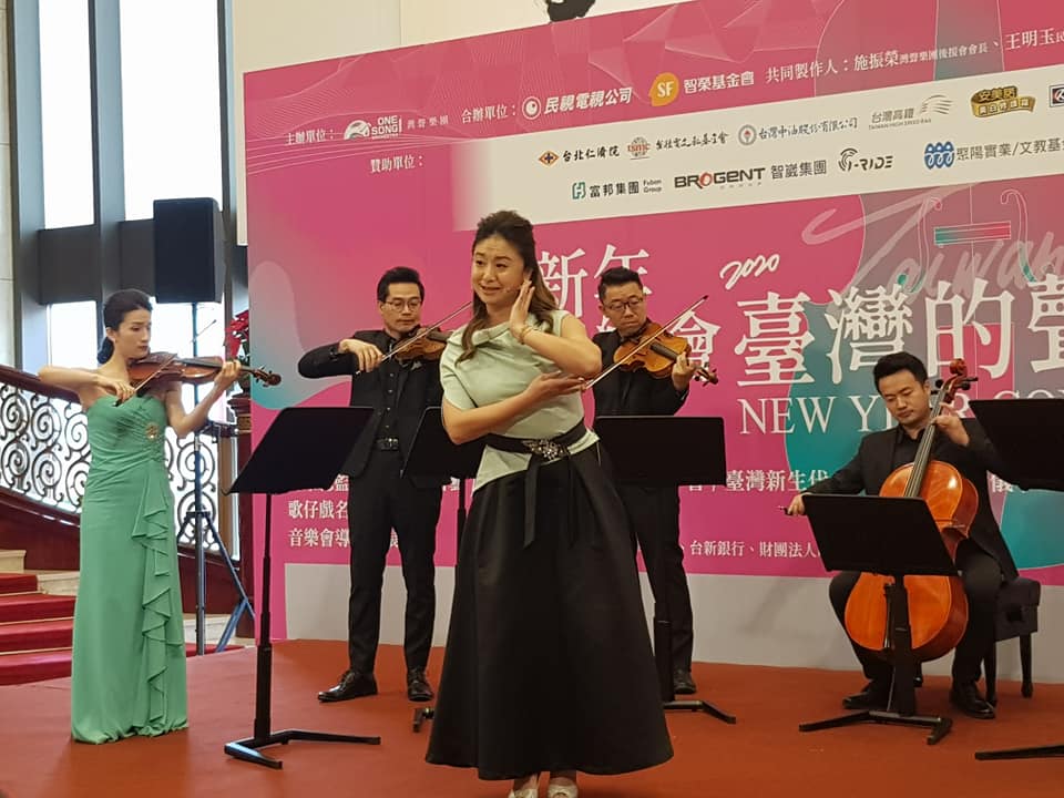 京劇小天后黃宇琳搭配灣聲樂團演唱京劇選曲，別有一番滋味。(江昭倫攝)