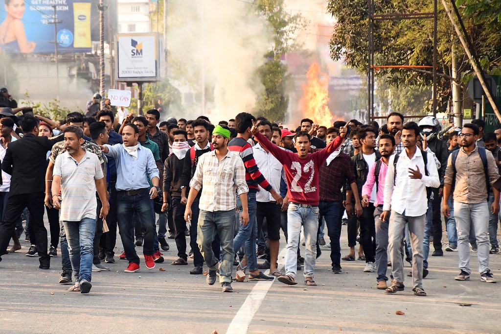 印度古瓦哈提民眾抗議政府公民法修正案。 (AFP)