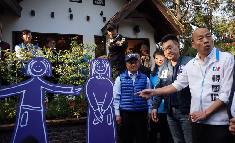 國民黨總統候選人韓國瑜（右）再轟民進黨對不起高雄人。圖:中央社