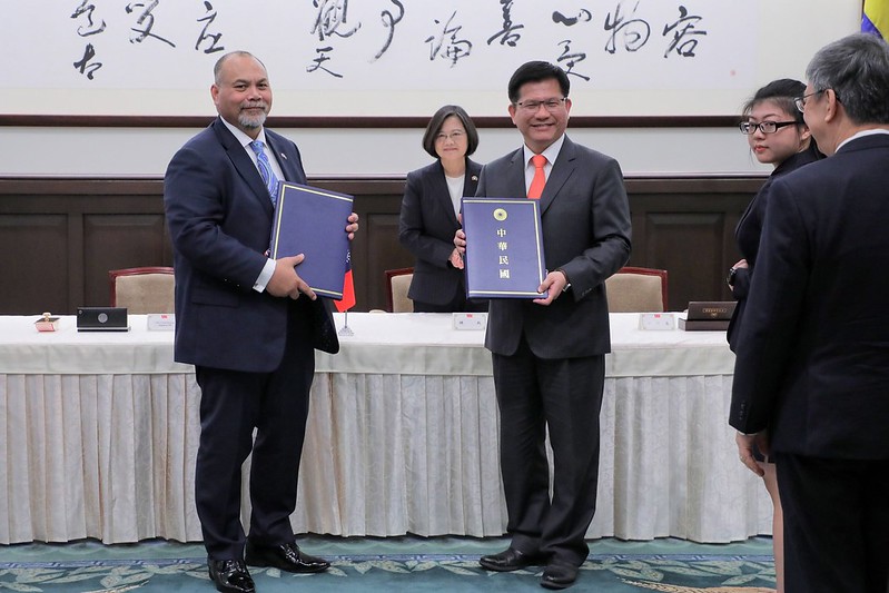 太平洋友邦諾魯總統安格明率團來台國是訪問，兩國13日簽署「中華民國(台灣)政府與諾魯共和國政府航空服務協定」。(圖：總統府Flickr)