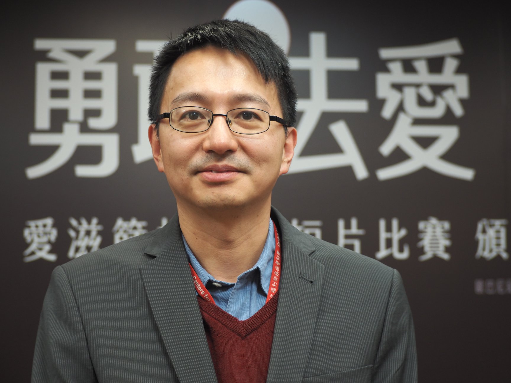 疾管署副署長羅一鈞表示，國內一週內增加了55例的流感併發重症，主因是H1N1病毒會侵襲老幼族群也會進犯中壯年族群，所以55例的重症患者中，就約有20位就是中壯年。(蕭照平 攝)