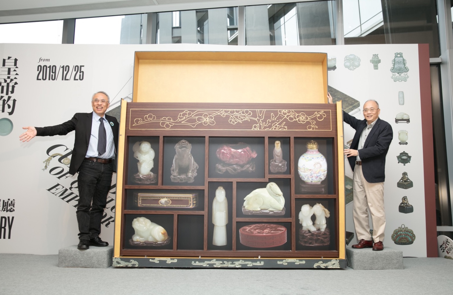 故宮南院即日起推出「皇帝的多寶格」特展，一次展出619件多寶格珍玩。(江昭倫 攝)