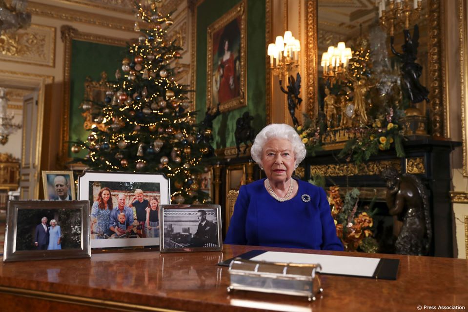 英國女王伊莉莎白二世(Queen Elizabeth)25日發表耶誕談話。(圖:英國王室臉書)