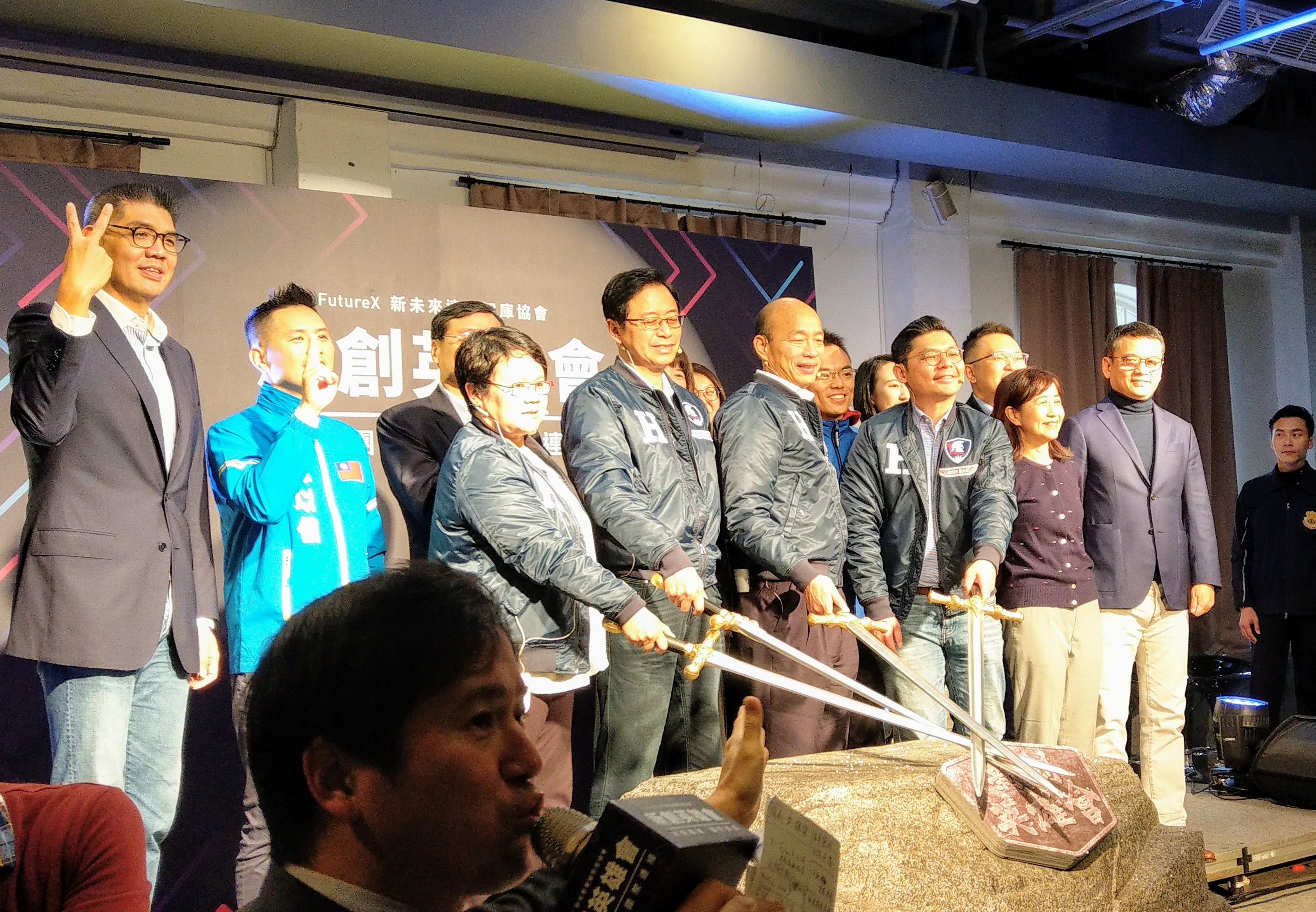 韓國瑜26日下午出席「新創英雄會」，與新創產業家座談。(劉品希 攝)