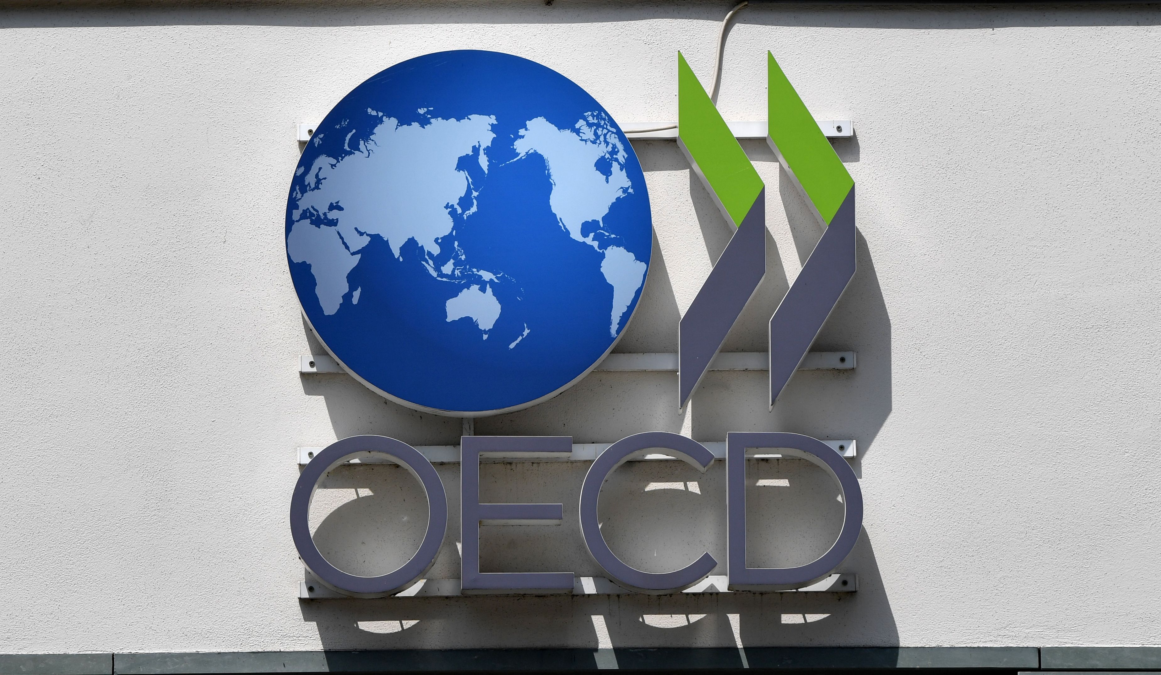 經濟合作暨發展組織(OECD)17日在一份報告中表示，烏克蘭戰爭的後果可能會在俄羅斯入侵後的第一年，使全球經濟增長減少「1個百分點以上」。(美聯社/達志影像)