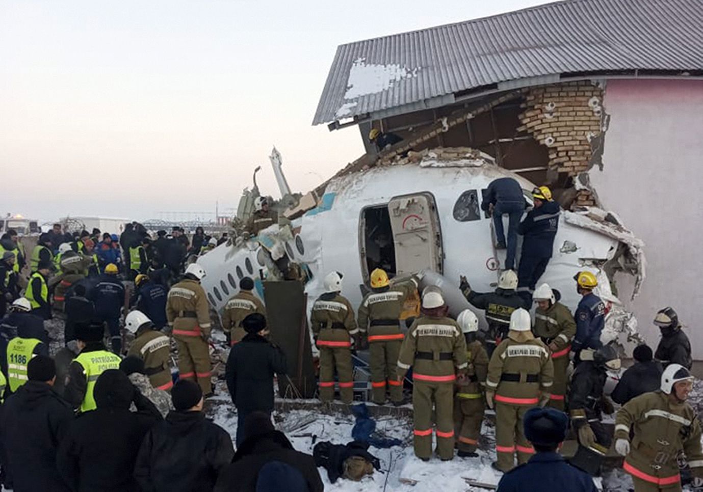 哈薩克貝克航空(Bek Air)一架客機，27日在哈薩克的阿拉木圖市(Almaty)附近墜毀。 (AP/達志影像)
