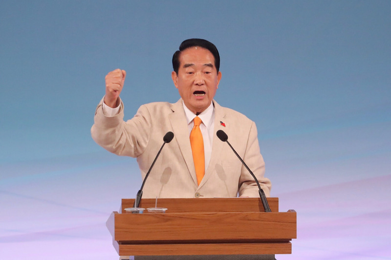 2020總統大選唯一一場電視辯論會29日下午登場，親民黨總統候選人宋楚瑜會中批藍打綠，呼籲讓有能力的人才來治理這個國家。(圖：中央社)