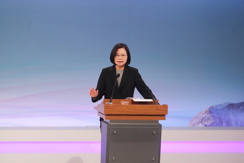 2020總統大選電視辯論會29日在公視登場，民進黨總統候選人蔡英文（圖）答覆提問。(圖：中央社)