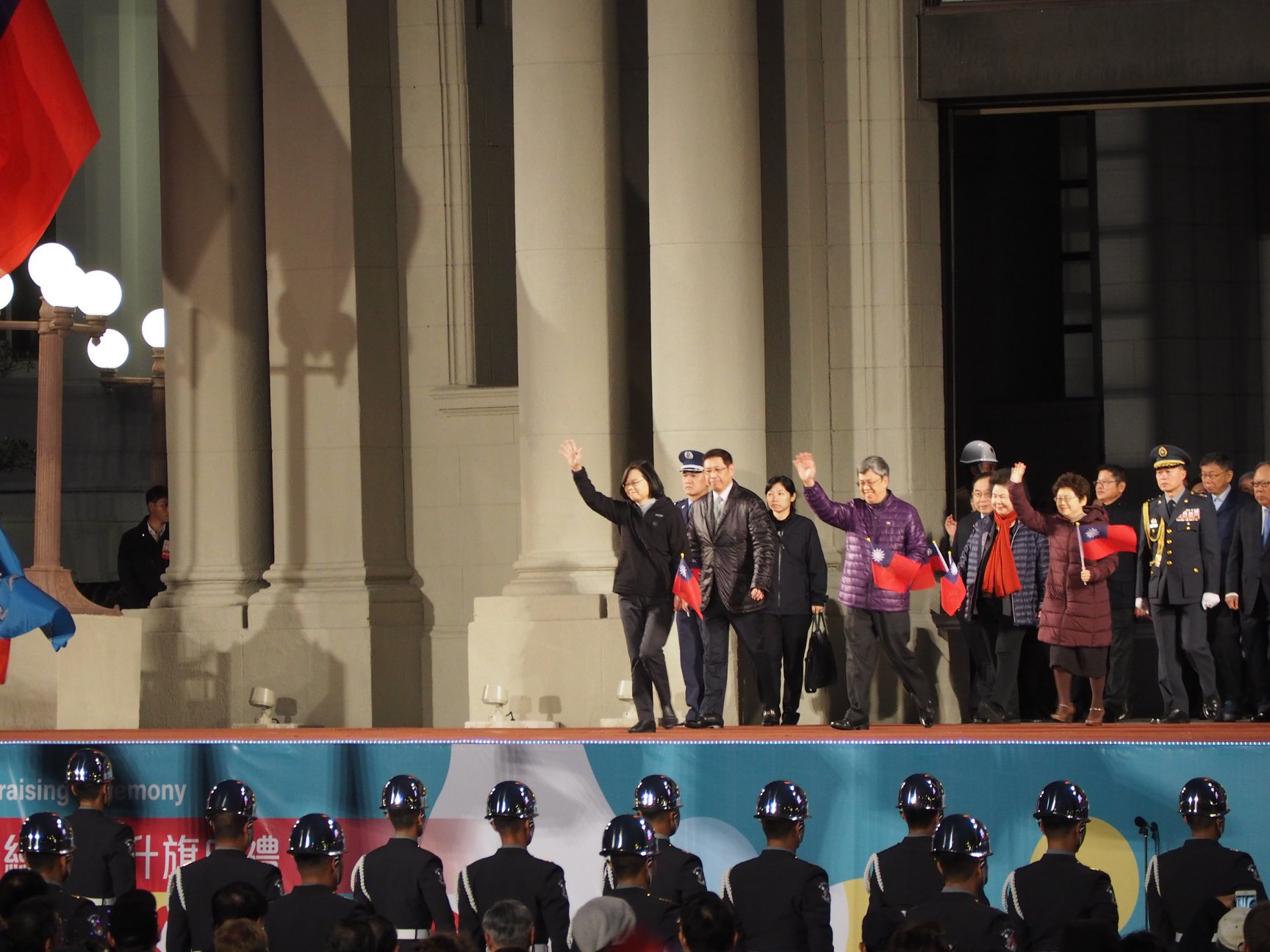 中華民國109年「攜手同心 台灣前進」元旦總統府升旗典禮1日在總統府前廣場登場。(蕭照平攝)