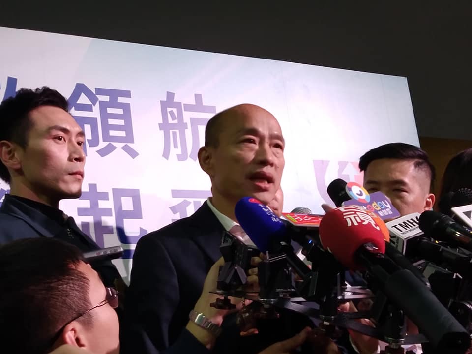 針對民進黨立委林靜儀接受專訪的發言惹議，國民黨總統候選人韓國瑜4日受訪時批評林靜儀的發言不了解國際跟兩岸，且對台灣言論自由傷害巨大，辭去發言人職務是「剛好而已」。(王韋婷攝)