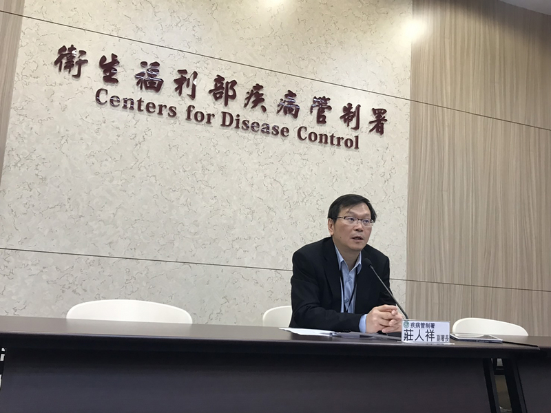 因應武漢不明原因肺炎疫情，疾管署副署長莊人祥（圖）表示，直航班機啟動檢疫共發現8名發燒旅客，由於症狀輕微，經防疫醫師評估後已返家休息，5日下午將召開專家會議，討論未來防疫SOP。(圖：中央社)