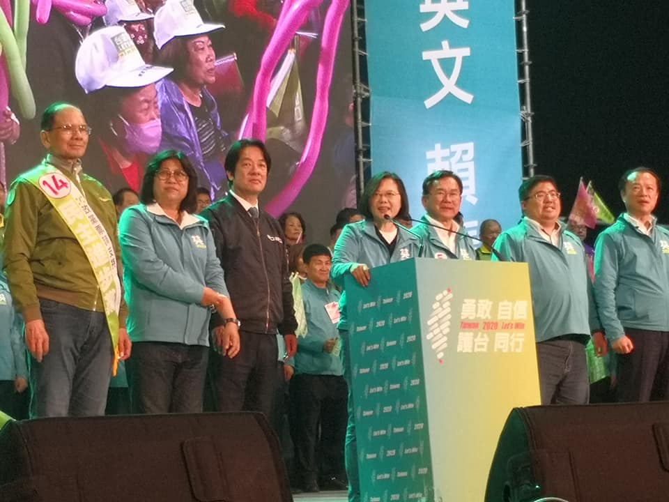 民進黨6日晚間在嘉義市舉辦大型造勢晚會，現場支持者大爆滿（劉玉秋攝）