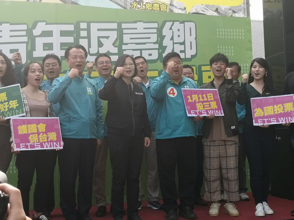 民進黨力催青年為國返鄉投票，並邀請6位從海外返鄉投票的青年分享排除萬難返鄉投票的心得（劉玉秋攝）