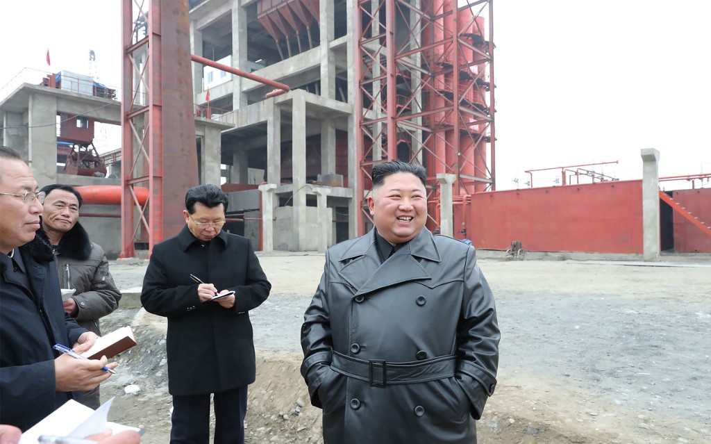 北韓領導人金正恩狀況不明，南韓總統顧問宣稱依然健在。 (檔案照片/AFP)