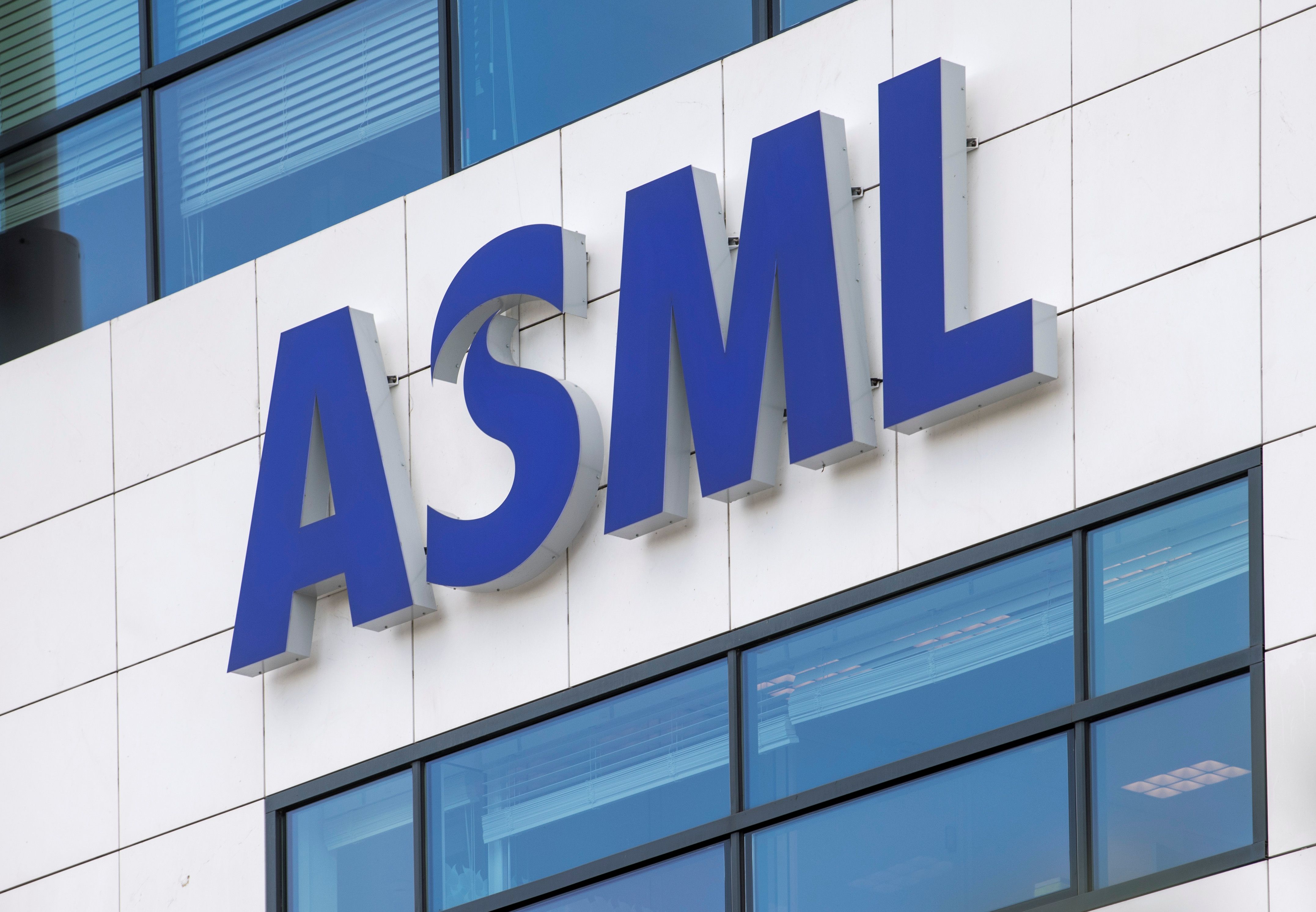 荷蘭半導體設備大廠艾司摩爾(ASML)最新年報認為，半導體市場已至谷底，引發業界討論。(路透社/達志影像)