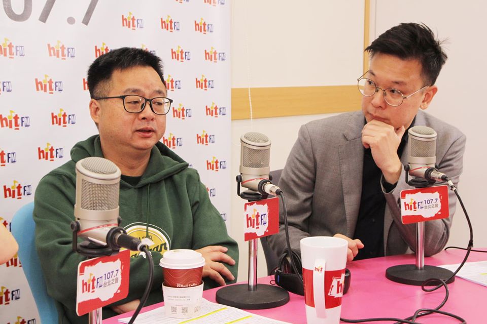 民進黨秘書長羅文嘉、副秘書長林飛帆8日接受廣播節目專訪。(Hit Fm《周玉蔻嗆新聞》製作單位提供)