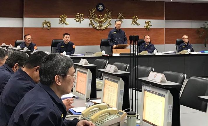 警政署長陳家欽主持「選舉治安維護工作聯合指揮所專案會議」，並同步與各警察局長、相關單位人員視訊及任務提示。(鄭舲攝)