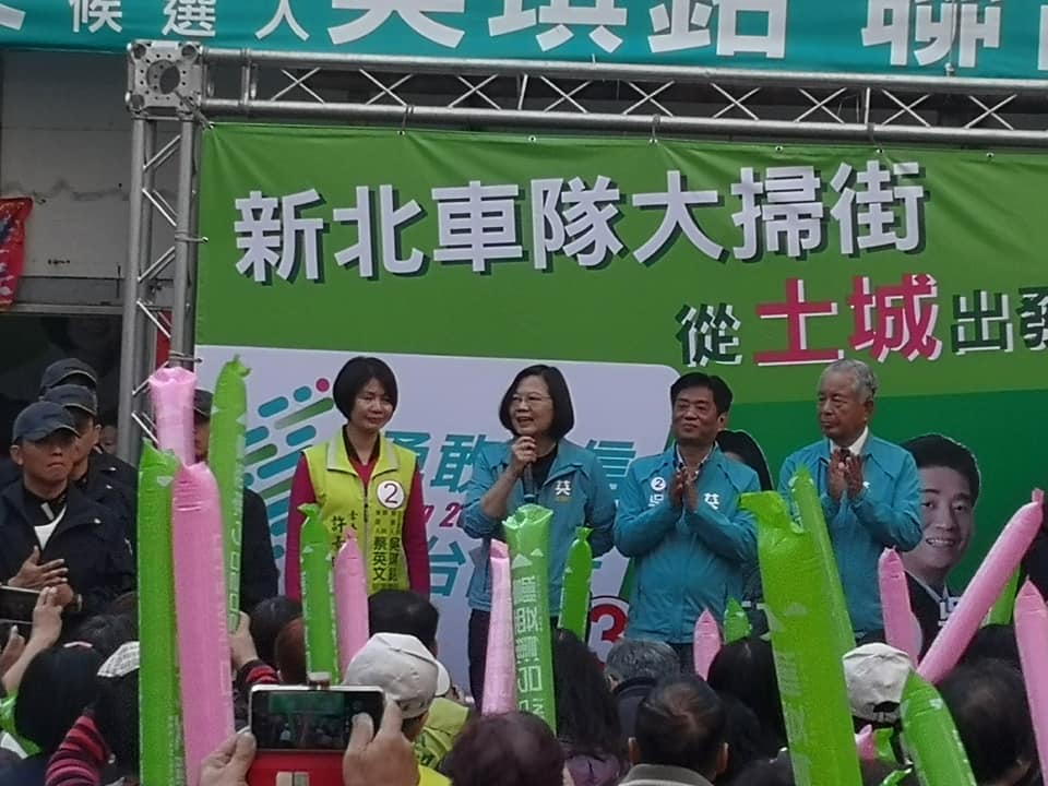 蔡總統全國大車掃最後一天，車隊挺進大雙北。（劉玉秋攝）