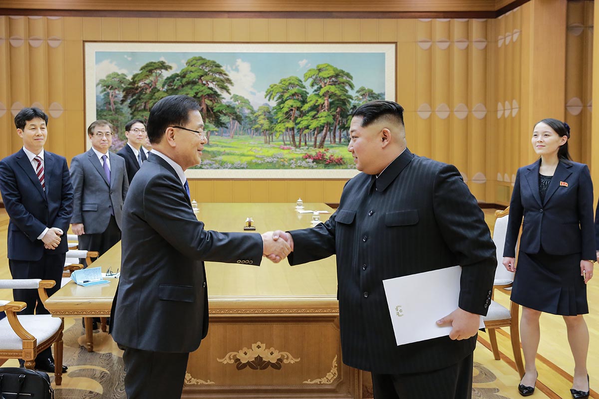 2018年3月南韓國家安保室長鄭義溶和北韓領導人金正恩在平壤會面(圖取自維基／資料照)