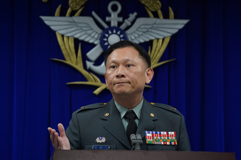國防部發言人史順文少將對此表示，國防部對於周遭海空域狀況，均依聯合情監偵等作為充分掌握，民眾可以放心。(圖：中央社)
