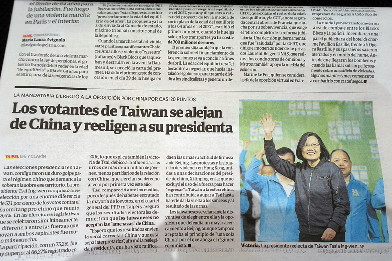 阿根廷頗具影響力的「號角報」（Clarin）12日報導台灣總統大選結果。指台灣選民擺脫中國，再次選擇總統蔡英文，使她連任成功，並刊出蔡總統勝選照片。(圖：中央社)