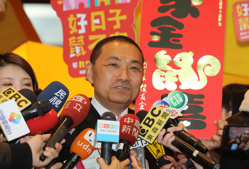 新北市長侯友宜（中）(資料照片/中央社)