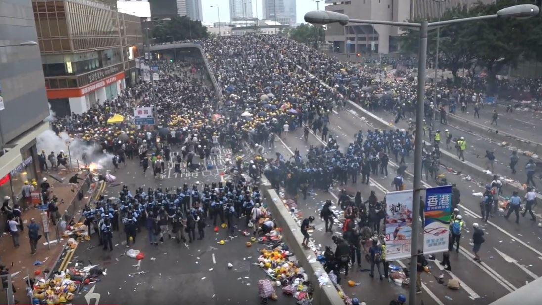 香港「反送中」運動步入第三個年頭，街頭運動陷入瓶頸。圖為2019年反送中大遊行現場。(資料照片／央廣記者鄭翔云 攝)