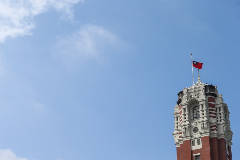 李登輝辭世，總統下令今午12時起各機關降半旗3天。 (圖:中央社檔案照片)